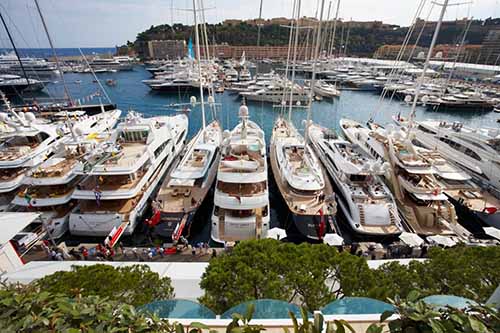 Buying_a_Boat_at_a_Boat_Show