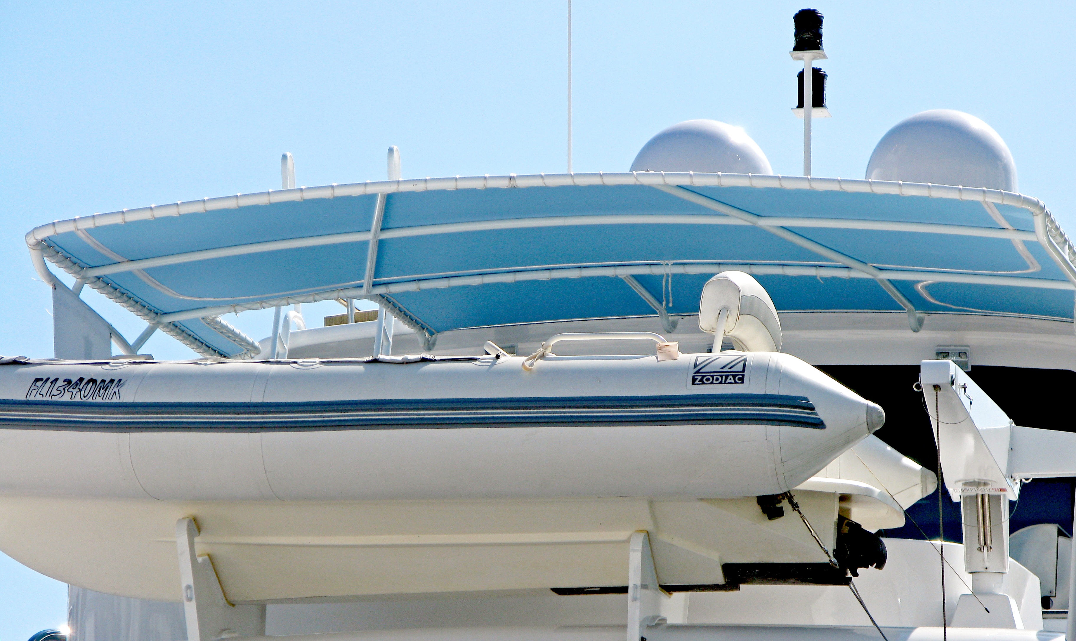 Disadvantages of Installing a Hard Bimini Top